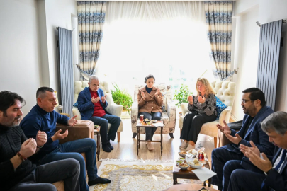 Vali Uğur Turan’dan Emekli Öğretmen Behice Ayaz’a Taziye Ziyareti