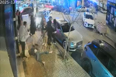 Araçla Çarpışan Motosikletli Kaldırımdaki Yayanın Üzerine Uçtu