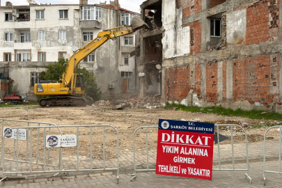 Şarköy’de Riskli Yapıların Yıkımı Sürüyor