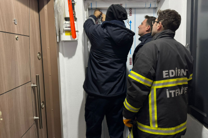 Asansörde Mahsur Kalan Kadın Kurtarıldı