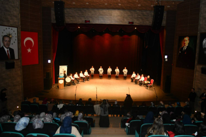 Altın Çağ Tiyatro Gösterisi Büyük Beğeni Topladı