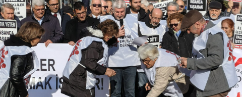 Edirne’de Emekliler Ödeyemedikleri Faturaları Yaktı