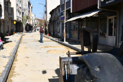 Uğur Mumcu Caddesi’nde Üstyapı Çalışmaları Başladı