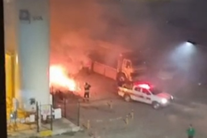 Tekirdağ'da Hastane Bahçesinde Oksijen Tüplerinin Yanında Yangın