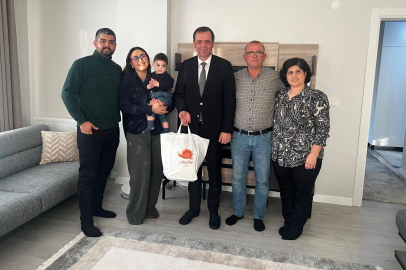Başkan Özalp’tan Yeni Doğan Bebeklere Ziyaret
