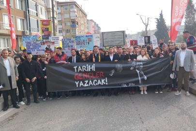 CHP’li Gençler Mitinge Yürüdü