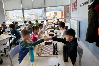 Edirne’deki Satranç Turnuvasında Hamleler Atatürk İçin