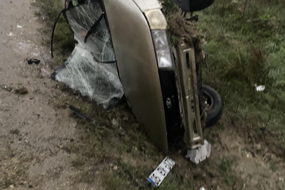 Yoğun Sis Beraberinde Kaza Getirdi: Devrilen Otomobil Sürücüsü Yaralandı