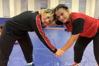 Güreşçi İkizler Şampiyonluklara Birlikte Uzanmak İçin Çalışmalarını Sürdürüyor