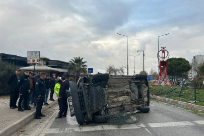 Çanakkale’de Kontrolden Çıkan Araç Refüje Çarpıp Devrildi