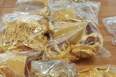 Ceplerindeki 200 Bin Euro Değerindeki Altın ve Platin Takılarla Sınırda Yakalandı