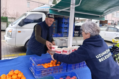 Uzunköprü Belediyesi’nden Pazartesi Pazarı Esnafına Sıcak Çorba İkramı
