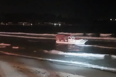 Çanakkale'de Karaya Oturan Tekne Kurtarıldı