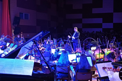 TÜ’de Salonların İzleyiciyi Almadığı Konser