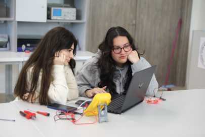 Üniversite Öğrencileri, Kadınlar İçin Anahtarlık Şeklinde Acil Yardım Butonu Tasarladı