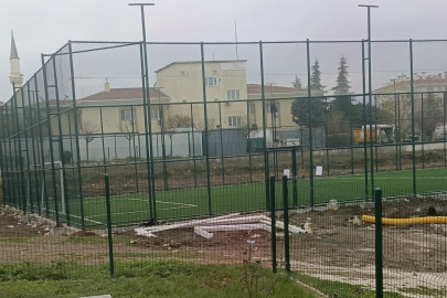 Açılışı Yapılmayan Halı Sahaya Zarar Verdiler