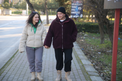 Edirne'de Kanseri Yenen Genç Mimar, Mutluluğunu Eşiyle Attığı Şehir Turuyla Paylaştı