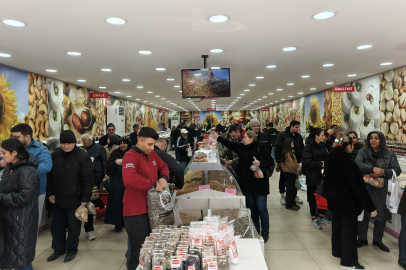 Edirne’deki Kuruyemiş Mağazasında Yılbaşı Yoğunluğu