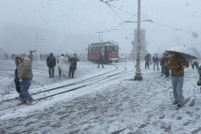 Taksim Karla Kaplandı