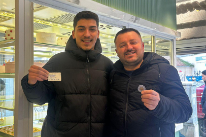 Yılbaşı Pastasından Altın Çıkınca Şaşırdı