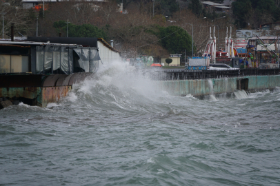 Tekirdağ'da Şiddetli Lodos Nedeniyle Dalga Boyu 4 Metreye Yaklaştı