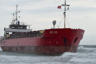 Tekirdağ'da Yük Gemisi Karaya Oturdu