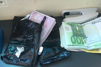 Türkiye'ye Gelmek İsteyen Tırlardaki 85 Bin Euro ve 426 Gram Altın Komşuya Takıldı