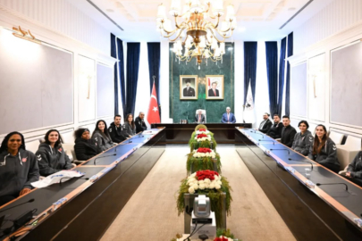 Vali Turan FBO Kadın Basketbol Takımı’nı Ağırladı