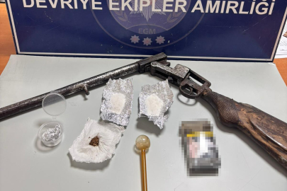 Keşan'da Polisin Arama Yaptığı Araçta Uyuşturucu ve Ruhsatsız Tüfek Ele Geçirildi