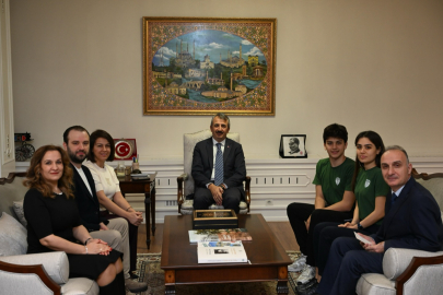 Milli Yüzücü Toprak Topatan’dan Valilik Ziyareti