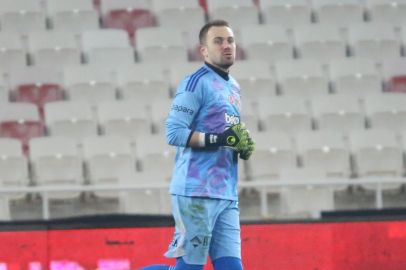 Beşiktaş'ta Mert Günok İle Yollar Ayrıldı