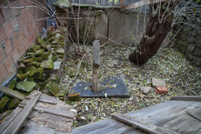 Edirne'de İlginç Manzara: Osmanlı Dönemi Kabri Apartman Bahçesinde Kaldı