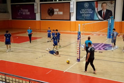 Voleybol Erkeklerde Uzunköprü Yenilgiyle Başladı