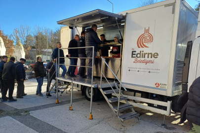 Belediyeden Üç Şerefeli Camii’nde Hayır Lokması İkramı