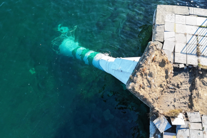 Fırtınanın Etkisiyle Devrilen Deniz Feneri Havadan Görüntülendi