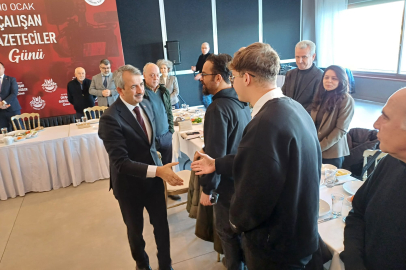 Vali Sezer'den Gazetecilere Özel Kutlama