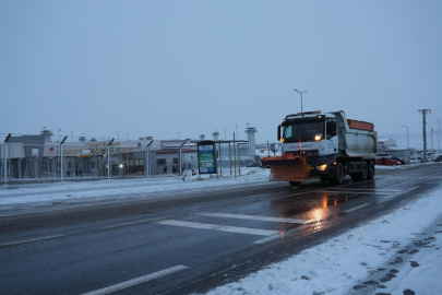 Çorlu’da Kar ve Buzlanmaya Karşı Ekipler 7/24 Sahada