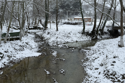 Tekirdağ'ın Yüksek Kesimlerinde Kar Yağışı Etkisini Sürdürüyor