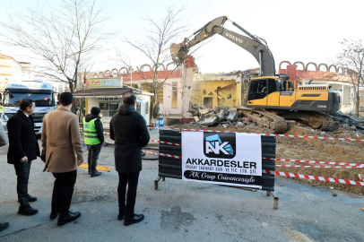 Çerkezköy’de Depreme Dayanıksız Amfi Tiyatro Yıkılıyor