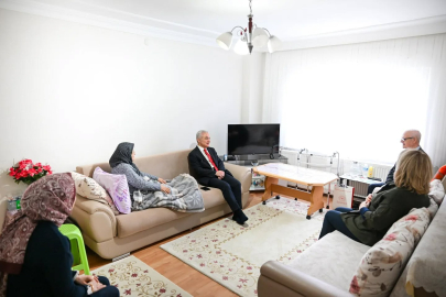 Vali Uğur Turan’dan Evde Sağlık Hizmeti Alan Aileye Ziyaret