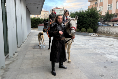 Atlarla Geldiler: Film Kostümüyle Masal Gibi Nikah