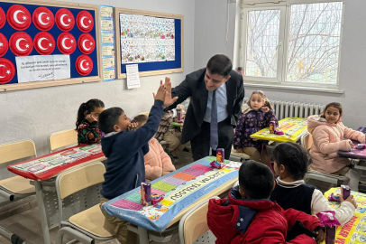 İpsala’da Kaymakam Sevgili Öğrencilerin Karne Sevincine Ortak Oldu