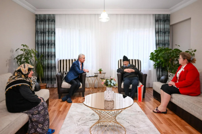 Vali Uğur Turan’dan Evde Sağlık Hizmeti Alan Aileye Ziyaret