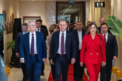 Başkan Yüceer, CHP’li Büyükşehir Belediye Başkanlarıyla Mersin’de Buluştu