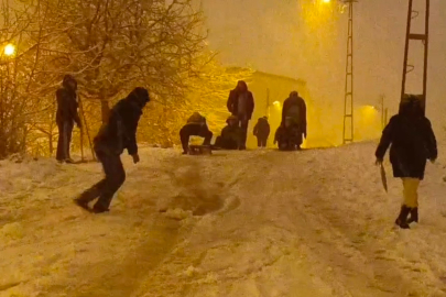 İstanbul'da Kar Sonrası Sokaklar Oyun Alanına Döndü