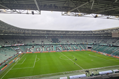 Kocaeli Stadyumu'nun Zemini Maça Hazır