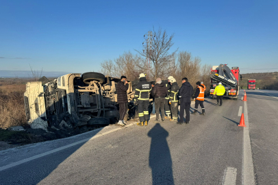 Edirne’de Kamyon Devrildi: 1 Yaralı