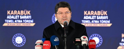 Bakan Tunç’tan Bayrak Provokasyonuna Sert Tepki