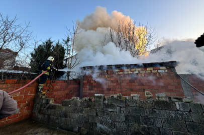 Edirne'de Korkutan Yangın: Depodan Alevler Yükseliyor