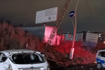 Tekirdağ'da Park Halindeki Polis Aracına Çarpan Otomobildeki 2 Kişi Yaralandı